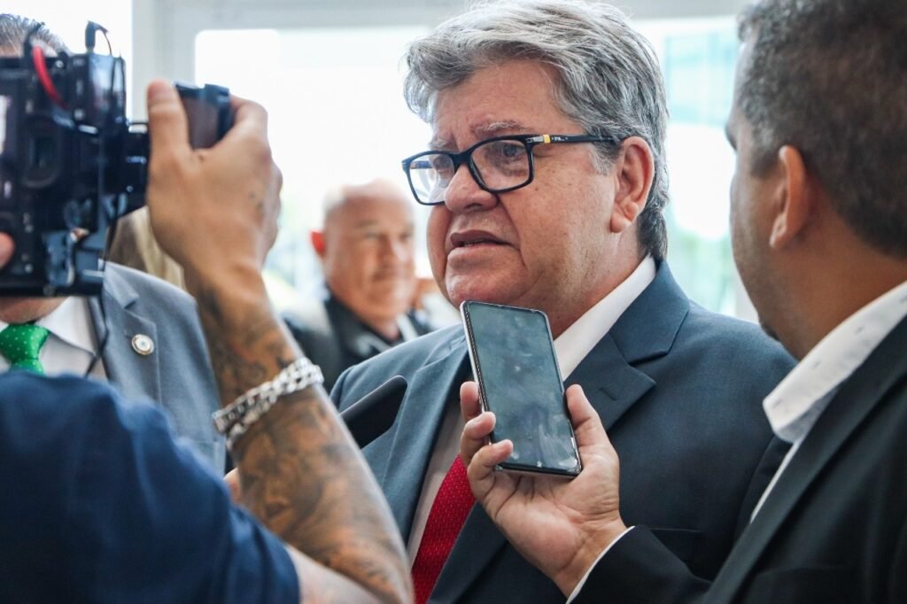 João defende lei contra ‘espigões’ na orla da Capital: “Legislação tem que ser cumprida”